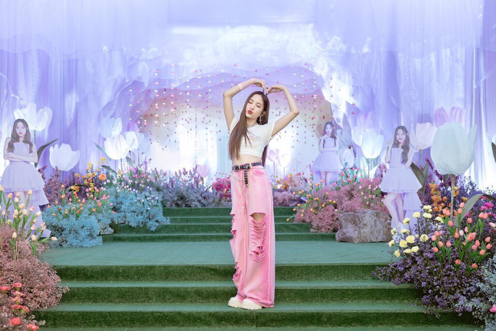 Nungnicha's tweet image. Always beside you
🤍🐰🌷✨

WE ARE HERE FOR FREEN 
#KeepGoingFreen