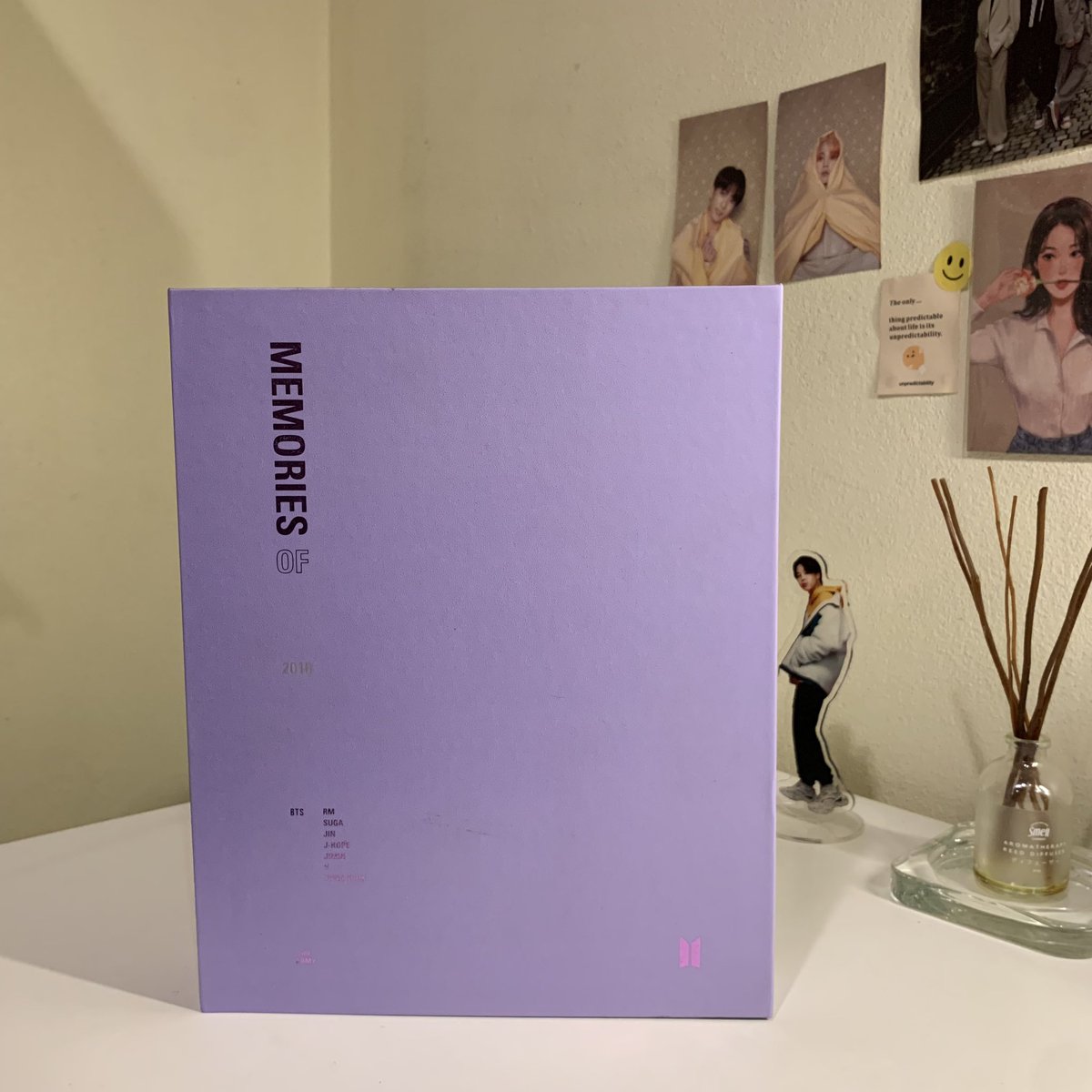 Bambe42's tweet photo. ปล่อยบั้ม MEMORIES 2018 ได้ของตามรูป 
มีรอยเลอะนิดหน่อยค่ะ รอยเก็บเก่ารอยฝุ่น ดูรูปเพิ่มเติมได้ค่ะ บั้มหนักมากกๆ ( ไม่มีการ์ด) ซีดีอยู่ครบไม่เคยเปิด 

ส่งต่อ 900.- ถูกมากกกๆ 
#ของสะสมบังทัน #บังทัน #bts #ตลาดนัดบังทัน #ตลาดนัดbts https://t.co/XGEgknluqt