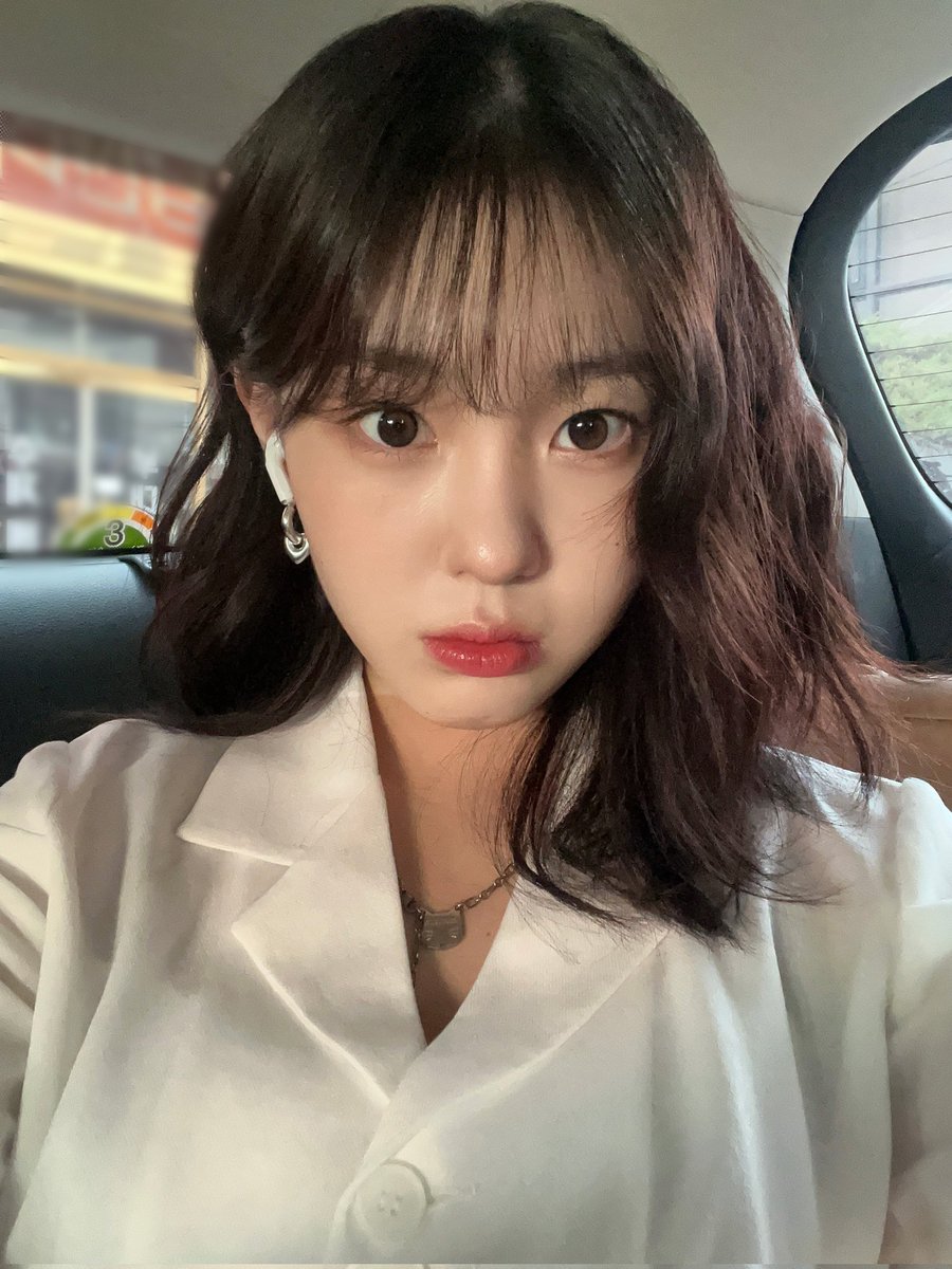 official_kep1er's tweet image. LA에서 봐요 ✈💓
정차중에 찍은사진이니까 걱정말기🙆‍♀

#김채현 #CHAEHYUN 
#Kep1er #케플러