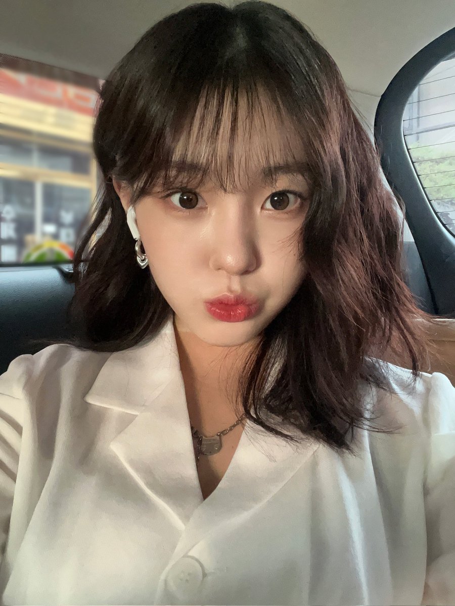 official_kep1er's tweet image. LA에서 봐요 ✈💓
정차중에 찍은사진이니까 걱정말기🙆‍♀

#김채현 #CHAEHYUN 
#Kep1er #케플러