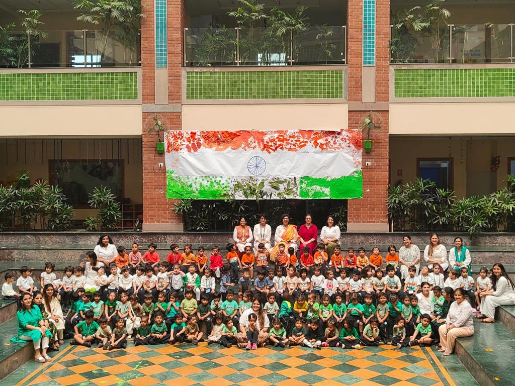 Happy 77th Independence Day!🇮🇳🕊️
Our pre-nursery and nursery kids celebrated Independence Day with boundless enthusiasm. They united to create a stunning Indian tricolor flag, painting it using unique materials like paper, leaves, sponges, and handprints

#independenceday #india
