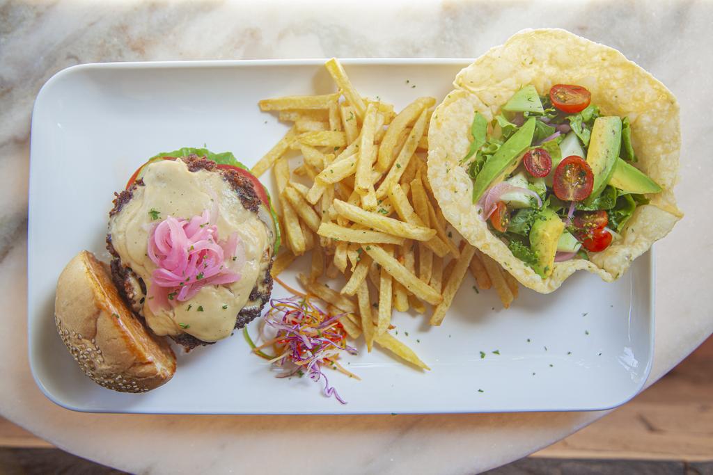 RevivebyArk's tweet photo. Design your dream burger and savor a side of Friday freshness with a glass of juice🍔🍹
Find us at plot 4 lower Kololo terrace road.
#revivebyark #buildyourburger #BurgerSipDelight #BurgerJuiceCombo #BurgerSipRepeat #BurgerFridays #burgertime https://t.co/aom8ww8WpM