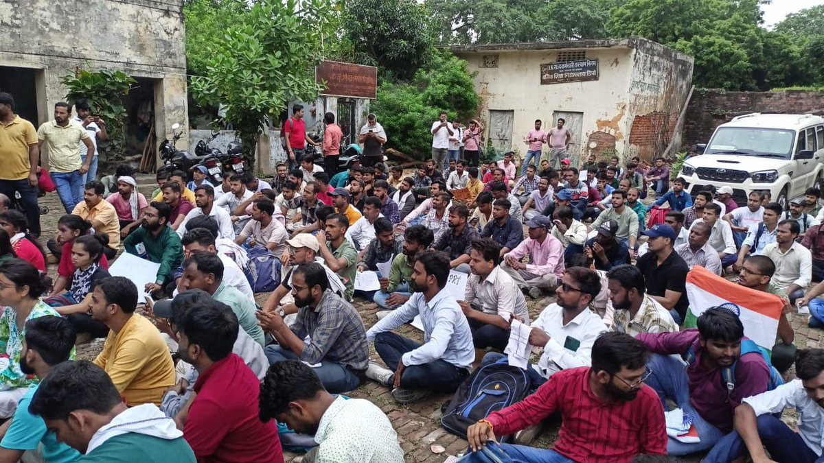 PgPoint24's tweet photo. #BEDProtestForPRT
#BEDProtestForPRT
#BEDProtestForPRT
#BEDProtestForPRT
@PMOIndia 
@ncteDelhi 
@narendramodi 
@EduMinOfIndia 
@ZeeNews 
@BJP4India @ndtv
@Republic_Bharat 
@News24 
@AmitShahOffice 
@BEdEktaManch https://t.co/9sloOE45wz