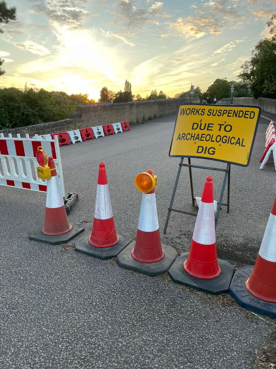 Road sign at Wansford over the medieval bridge.  I may make my own for personal use😁  not sure who is doing the work at Wansford?