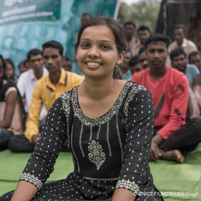 UNICEFIndia's tweet photo. Simran is part of the ‘𝐴𝑎𝑜 𝐵𝑎𝑎𝑡 𝐾𝑎𝑟𝑒’ community awareness programme in Chhattisgarh where she works as a counsellor.

Through dedicated members like her, UNICEF India is working to foster collective action to give mental health a voice for all community members. https://t.co/CB1OaOhgBj