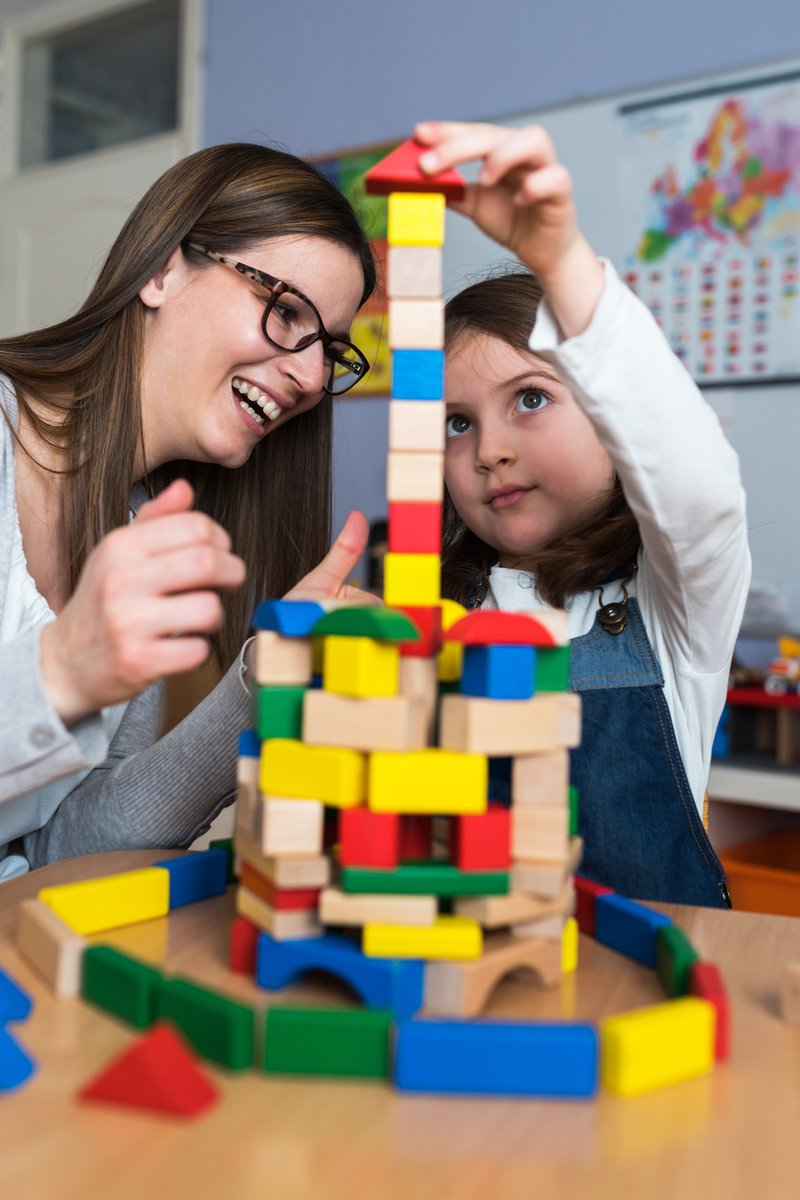 Le métier d'assistant familial vous intéresse ? 👩‍👧‍👧 Participez à une réunion d'information le vendredi 08 septembre à 09 h 30 à l'agence @poleemploi_HDF d'Anzin. 👉 bit.ly/3JY4fJP