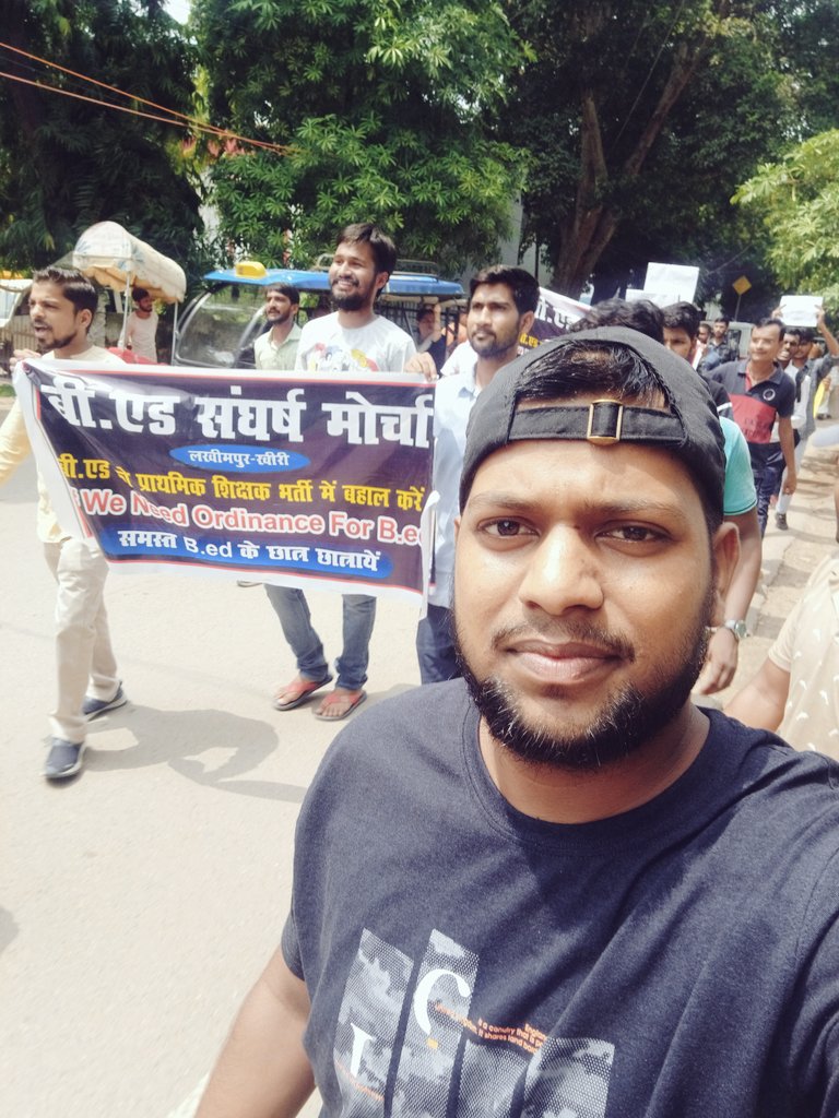 AdarshBhargav5's tweet photo. सरकार से विनम्र निवेदन है  B.Ed विद्यार्थियों की बात को सुने । 
लखीमपुर खीरी ( उत्तर प्रदेश)
#बीएड_माँगे_अपना_हक
#BEdWantsOrdinance
@PMOIndia 
@ncte
@AmitShah  @TheLallantop @Aamitabh2 @Abhinav_Pan @ajitanjum @ravishndtv https://t.co/7uLgJpczOV