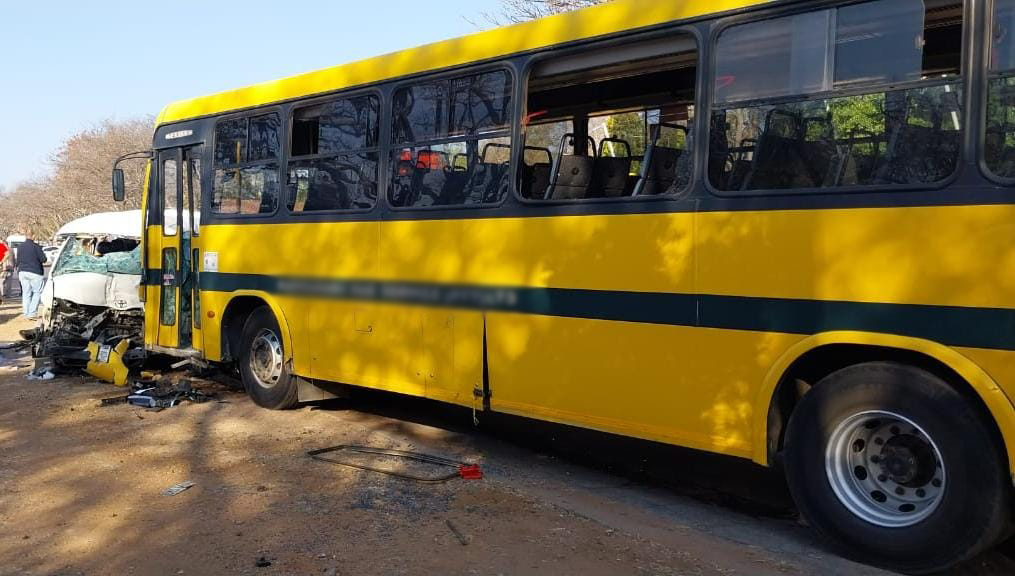 ER24EMS's tweet photo. [POLOKWANE] Bus and taxi of school kids collide leaving one dead and fourteen injured.

https://t.co/MeyDwvwE3w

#realhelprealfast https://t.co/cZcY0yD8Ku