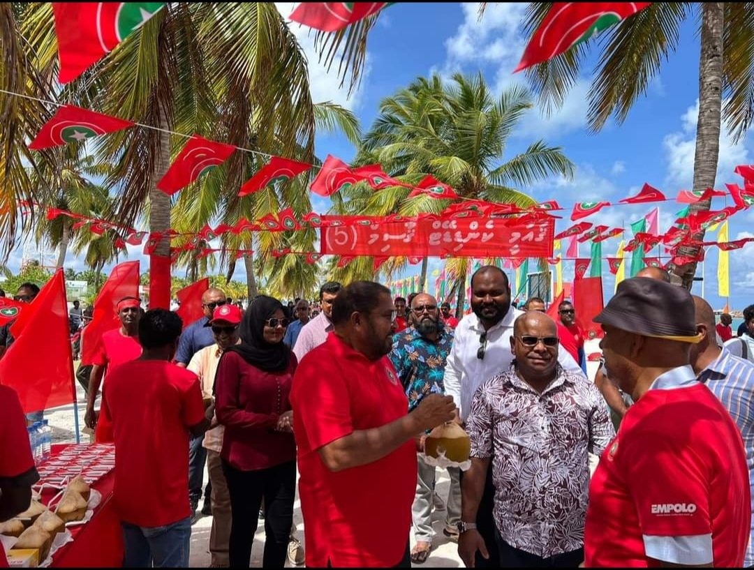 ކުދިބޮޑު އެންމެން ނިކުމެ މަކުނުދޫން ޤާސިމަށް "ވަރުގަދަ" މަރުހަބާއެއް!
#QasimAmeen2023 
5✅