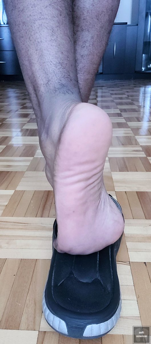 softsoleman's tweet photo. Slides shots🩴[2]

#softsoleman #maletoes #malesoles #plumptoes #meatysoles #meatyfeet #bigfeet #guyfeet #guysoles #manlysoles #manlyfeet #softheels #manheels #heelsfeet #piedshomme #piedsmasculins #slidesandals #slides #adidasslides #slidesfetish #slideshoes #manslides https://t.co/qBDKFnQjKB