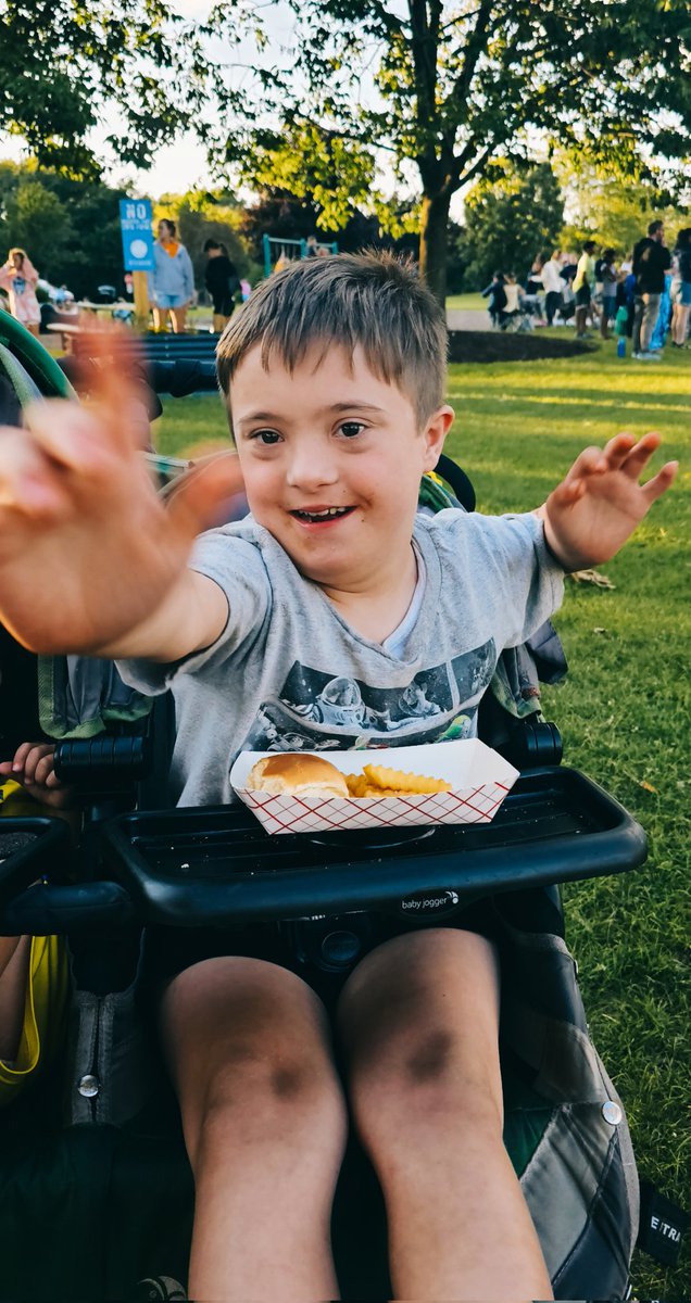 JustTylerCove's tweet photo. Biergarten kinda night. Dog and Fries by the lake. Enjoying summer while we still have it ππππΊπΈ #Tyler #TylerCove #JustTyler #DownSyndrome #recplex #lakeandrea https://t.co/XR9FwYytvt