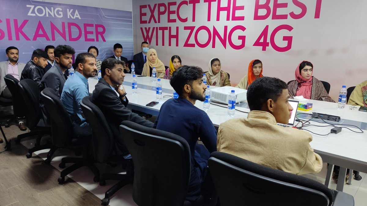 ChinaMobile_X's tweet photo. Chinese Embassy in Pakistan organized Gwadar’s college student delegation to visit #ChinaMobile premise in Islamabad(ISB). The students listened to the explanation of China Mobile brand and business with great interest, as well as learned more about the back-office process. https://t.co/0Kh4Cxay9s