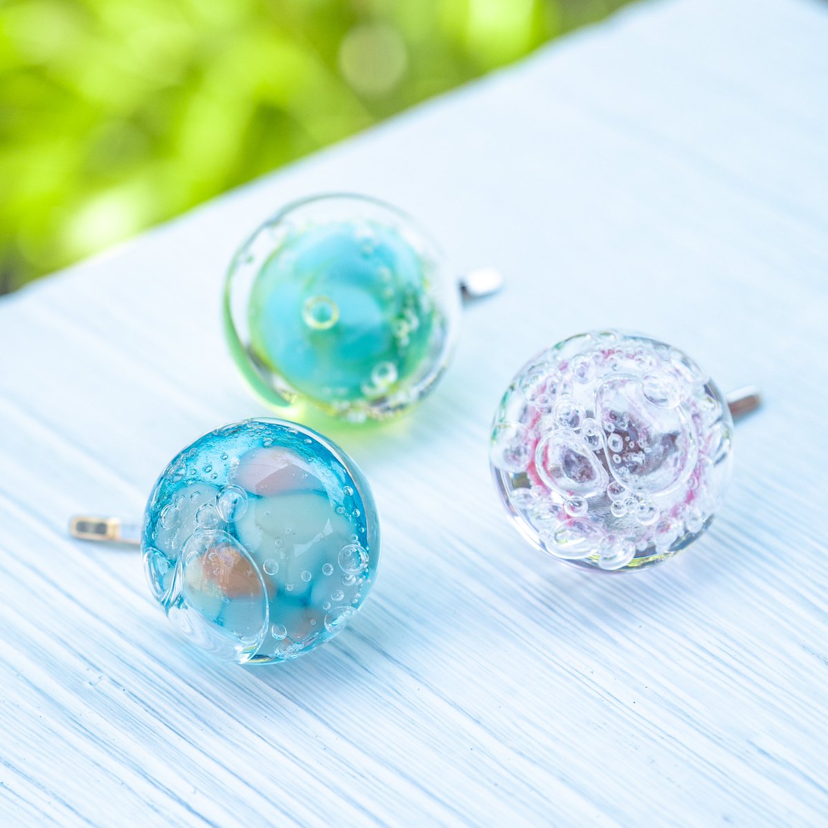kurokabesquare's tweet photo. リニューアルいたしました『エクラン』に

黒壁オリジナル 
『泡 Couleur』ポニーフックが登場🫧

爽やかな色と泡の組み合わせが
とても涼やかです✨

使い方は髪を結んだゴムに
ひっかけるだけ！

暑い季節を涼しくオシャレに
過ごしてみませんか☺️

#黒壁スクエア #滋賀観光
#ヘアカフ #ポニーフック https://t.co/CsNPVSiI7h