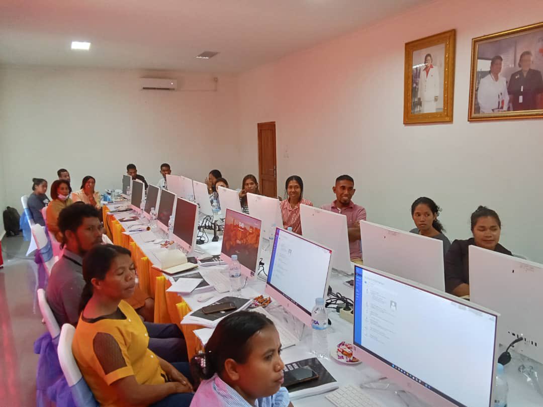 navina_raja's tweet photo. A good and effective financial system is the cornerstone of a well functioning National Society. Thank you to IFRC Jakarta and Australian RC for supporting the upgrade of @cvtl_tl accounting software! #sharedleadership#localization
#financedevelopment https://t.co/xkZBwPJRL8