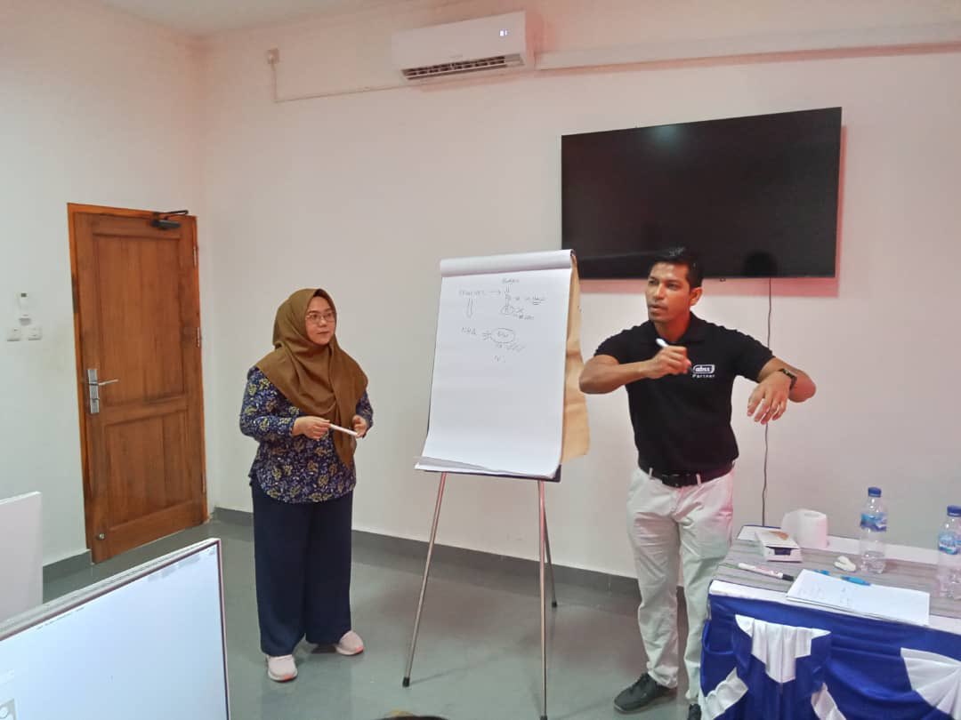 navina_raja's tweet photo. A good and effective financial system is the cornerstone of a well functioning National Society. Thank you to IFRC Jakarta and Australian RC for supporting the upgrade of @cvtl_tl accounting software! #sharedleadership#localization
#financedevelopment https://t.co/xkZBwPJRL8
