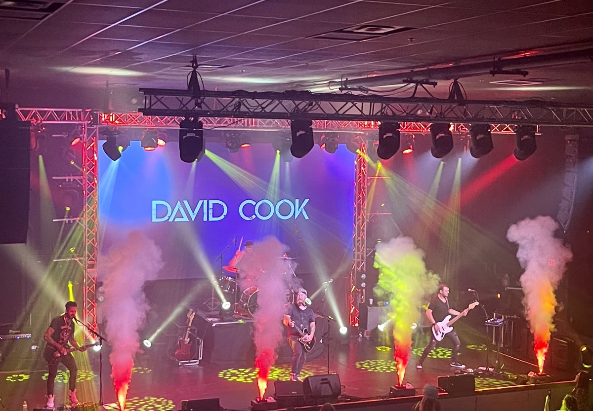 MsCRC's tweet image. David Cook ⁦@thedavidcook⁩ Make a Move at the Vixen McHenry, IL