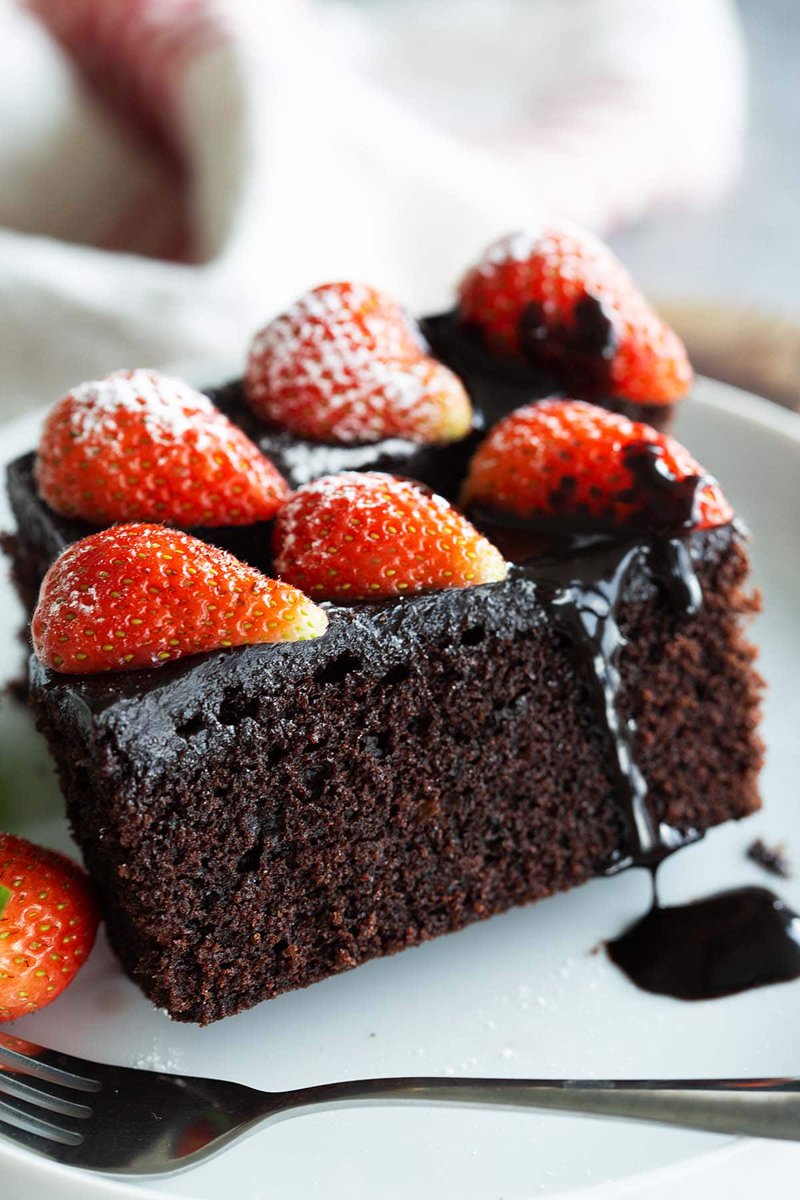 sethuckarasi's tweet photo. It's always moist chocolate cake! Anytime 😊  my serotonin booster. https://t.co/TqFCg8u4Vo