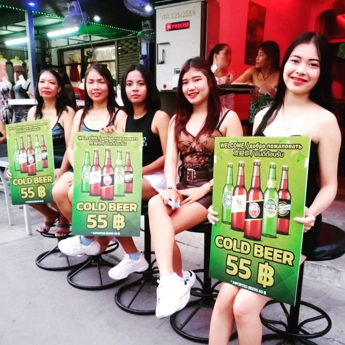 BuzzinPattaya's tweet photo. Astro bar located on Soi Lengkee. Great drink deals &amp; some fantastic company. -https://t.co/ptXxxkJIgx
 
#pattayabars #pattayagirls #pattayacity #pattaya #thaigirls #pattayanightlife  #astrobar https://t.co/jzHnaTzcfq