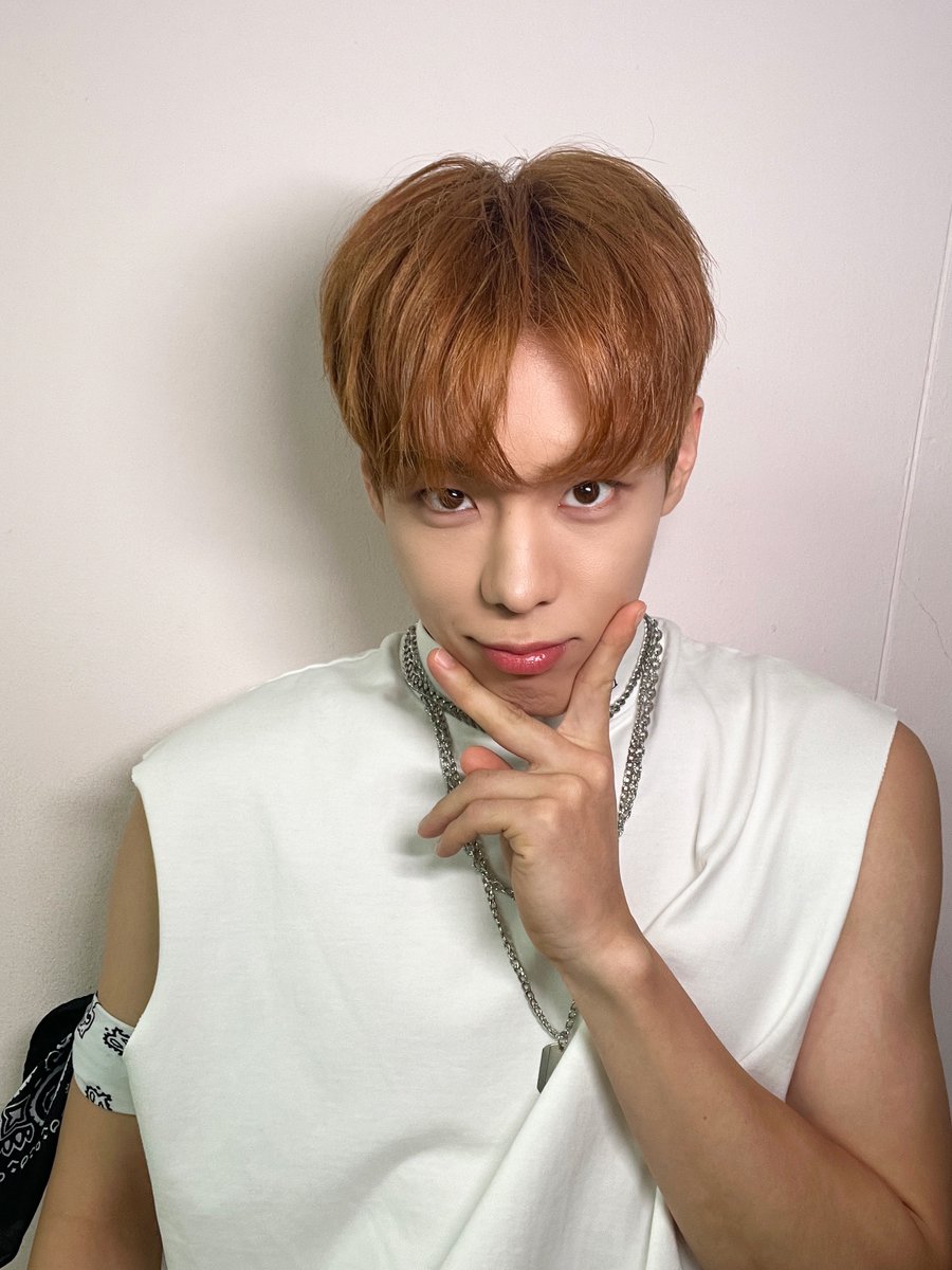 Official_Seobin's tweet photo. 잠시 후 오후 1시! 
arirang TV에서 방송되는 <Simply K-Pop CON-TOUR>
라이브 스트리밍으로 만나요😊🙌

https://t.co/XbjaYqqpeq

#윤서빈 #YoonSeobin 
#파도쳐 #Love_is_like_a_wave  
#심플리케이팝 #SIMPLYKPOP https://t.co/zwcakVF0wX