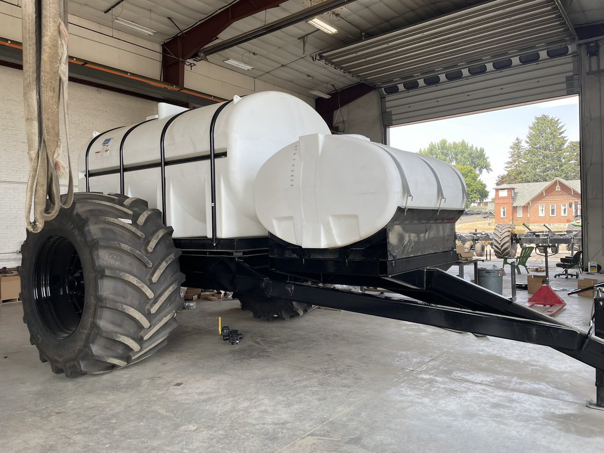 Kyle81Fox's tweet photo. Been a great couple of days at Bell Equipment in Nezperce Idaho setting up a new 5010 drill. #canolamaster. @SeedMasterMfg https://t.co/W4QGCOllHf