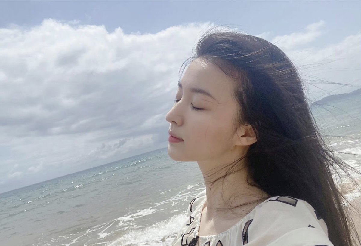 jeanaalice_chu's tweet photo. Free as the sea 🌊
#WangChuran #王楚然 #chineseactor #chineseactress #photoshoot #beauty
#model #chinese #cdrama #HaveaCrushonYou #thelongestpromise #royalfeast #challengesatmidlife #mulanrenewal #thelastgoodbyetomama #fireworksofmyheart https://t.co/cQdg6dsSfB