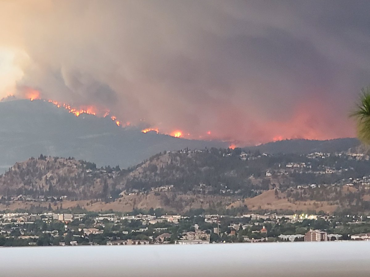 #Kelowna the fire has move substantially down the mountain in the last half hour since I took the first photos.