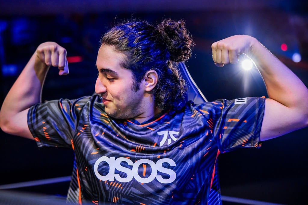 FionnOnFire's tweet photo. Top 10 rated players at #VALORANTChampions so far, per @VLRdotgg 

1. 🇹🇷 @Alfajervl: 1.27
2. 🇲🇾 @d4v41vlr: 1.25
2. 🇺🇲 @ethanarnold: 1.25
4. 🇺🇲 @Demon1___: 1.23
5. 🇧🇷 @loud_less: 1.20
6. 🇸🇪 @leojannesson: 1.19
6. 🇨🇱 @keznitdeuS: 1.19
8. 🇹🇷 @MrFaliN: 1.18
9. 🇮🇩 @jasonsusantoo: 1.17
10. 🇰🇭 @jawgemo: 1.17