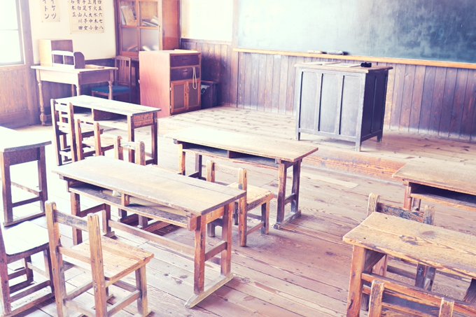 「椅子 学校」のTwitter画像/イラスト(人気順)
