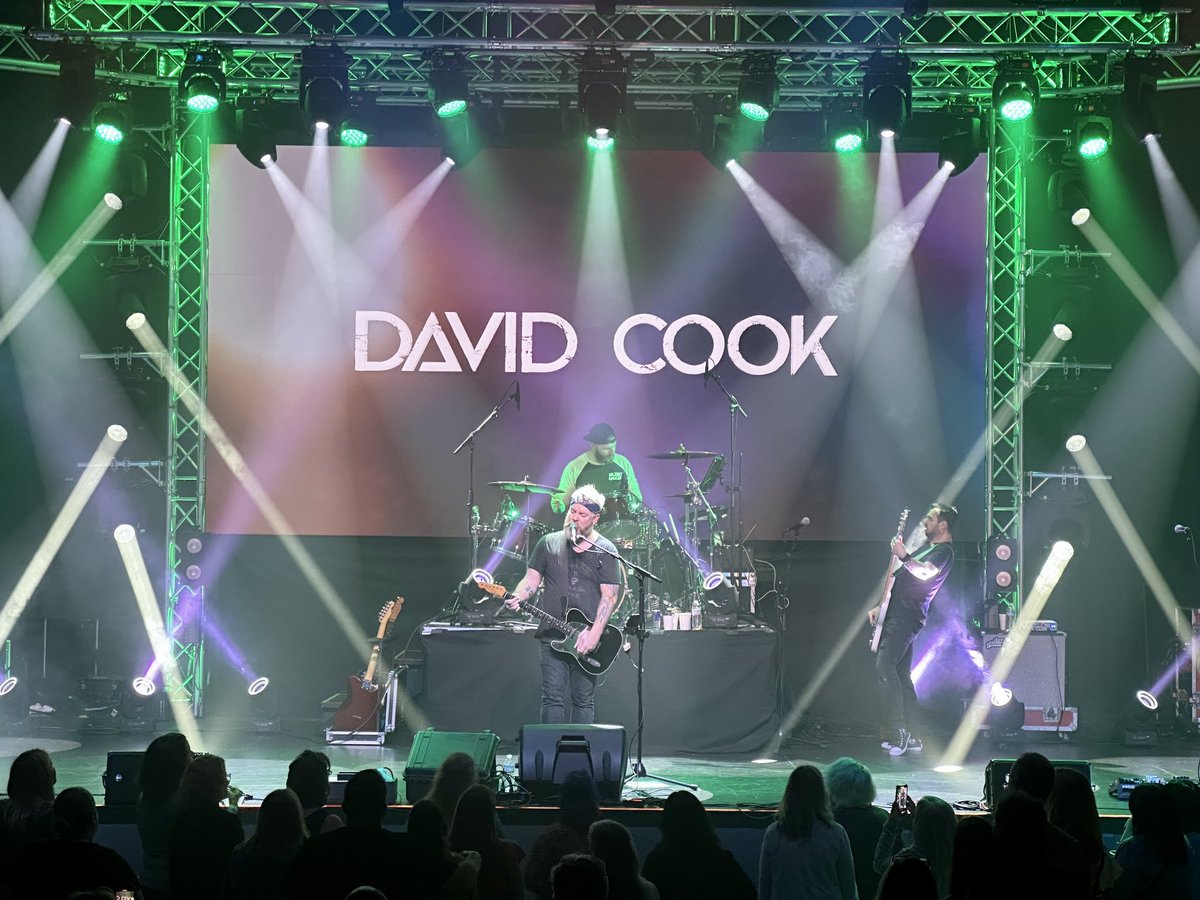 MsCRC's tweet image. David Cook ⁦@thedavidcook⁩ Time of My Life followed by Rapid Eye Movement.