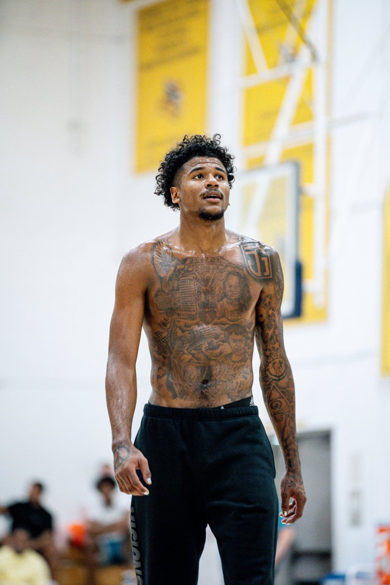 Through The Lens tweet media