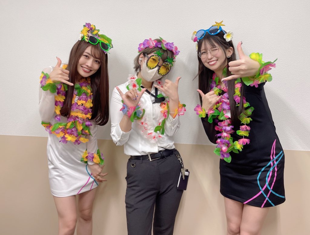 ryuchan_maruhan's tweet image. 昨日の夜はみんなで提灯飾ったよ〜🍋✨

今日からファン感！🍋🍋
そしてスズナリキッチンカー来店！🍋✨
そしてみなさんお待ちかねの
とみえりちゃんとしおんちゃんも
来てくれるよ〜！🍋🫶🫶

抽選は14時と19時でーす！🍋✨

#盛りだくさん
#ファン感
#スズナリ
#DMMぱちタウンエンジェルス