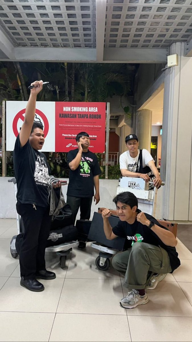 _sugarthrills's tweet photo. We bring our Selfless Tour 2023 merch. If you wanna have some, hit us on dm or come to our show in Tangerang, Bandung &amp; Jakarta. See you soon! 🖤 https://t.co/tPc2IVDcFS