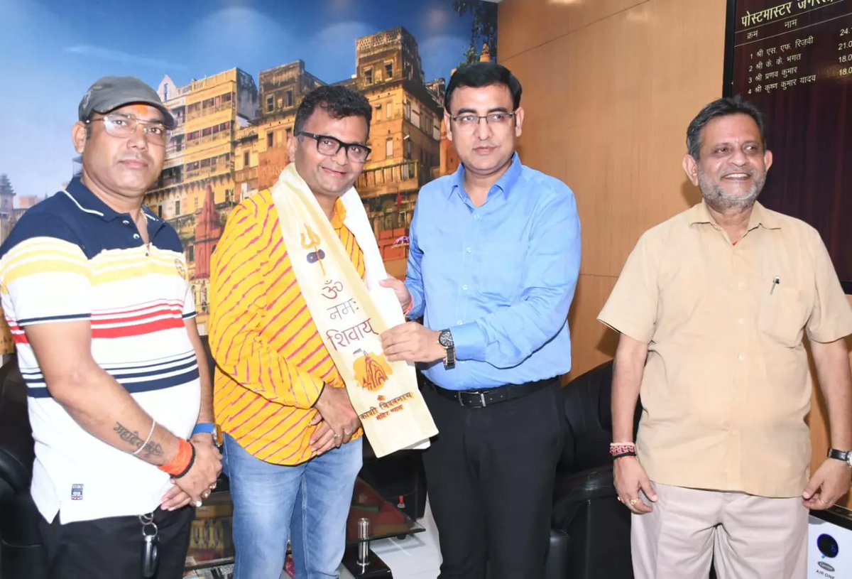 AneelMurarka's tweet image. It was a pleasure to meet Shri Krishna Kumar Yadav ji (IAS), #PostMasterGeneral of #Varanasi. I feel honoured to be felicitated for our humble social contributions. Presented him a copy of my book creating awareness of our social initiatives towards society &amp;amp; fellow Humans ✉️ 📬