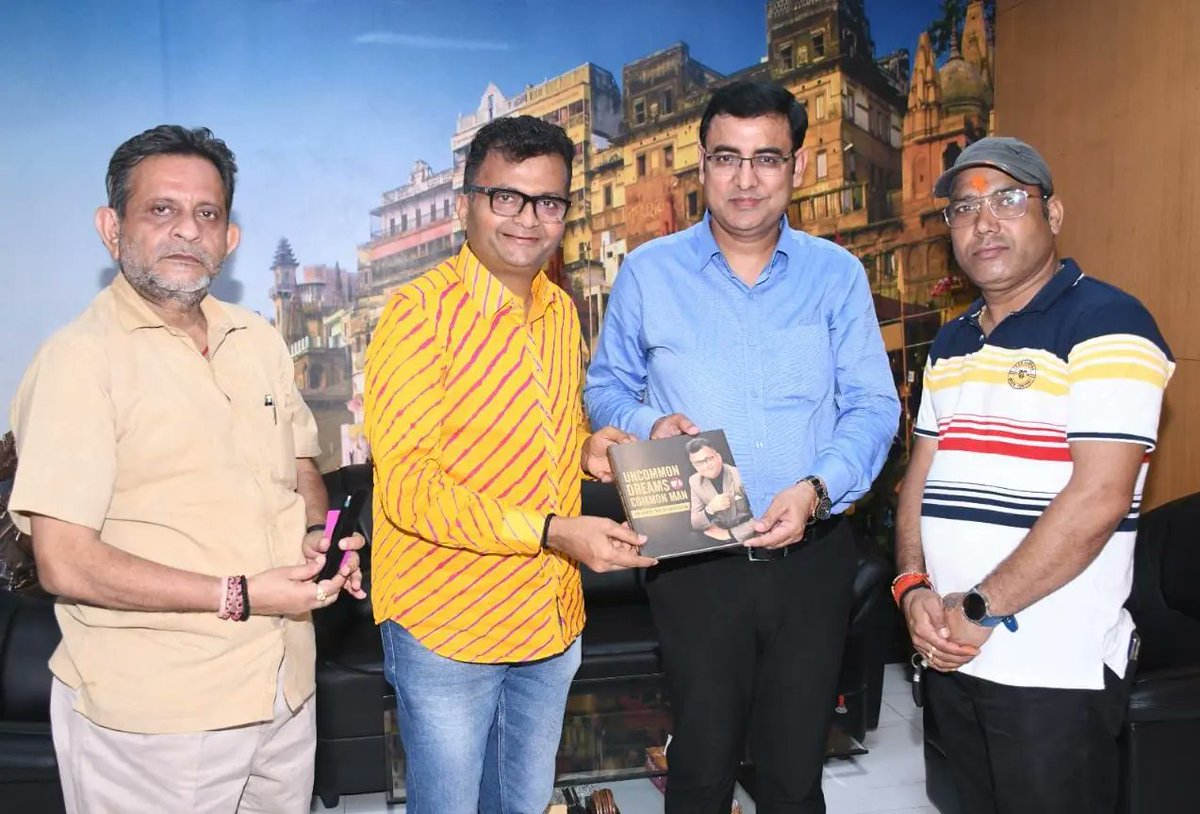 AneelMurarka's tweet image. It was a pleasure to meet Shri Krishna Kumar Yadav ji (IAS), #PostMasterGeneral of #Varanasi. I feel honoured to be felicitated for our humble social contributions. Presented him a copy of my book creating awareness of our social initiatives towards society &amp;amp; fellow Humans ✉️ 📬