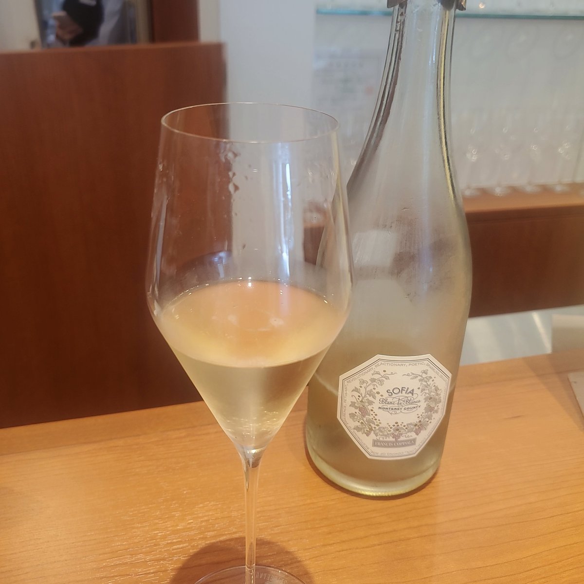 Mami_a08's tweet photo. 家の近くで泡を1杯飲んでおりまーす。 https://t.co/ELm2OLMK5e