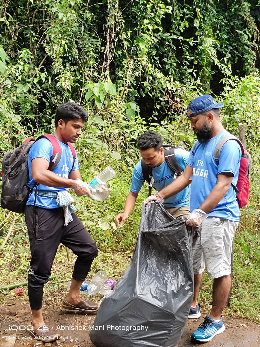 jitendradash70's tweet photo. If you are visiting a beautiful place, try to maintain there beauty for everyone.

Try to carry your own bag 💼

#trekplogging at Deojhar Waterfall with @SATTVIC_SOUL team💙

Let’s together for our Mother Nature 🌏

@ForestDeptt @pccfodisha @moefcc 
@CMO_Odisha 

#saynotoplastic https://t.co/P2NKMC5YcT