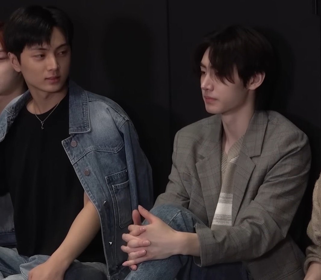gongijeuism's tweet photo. do you think if you tell jayhoon that they are so toothless and light furry coded, sunghoon would go, “haha jay bungal ka raw” https://t.co/fpWOaPoMjB