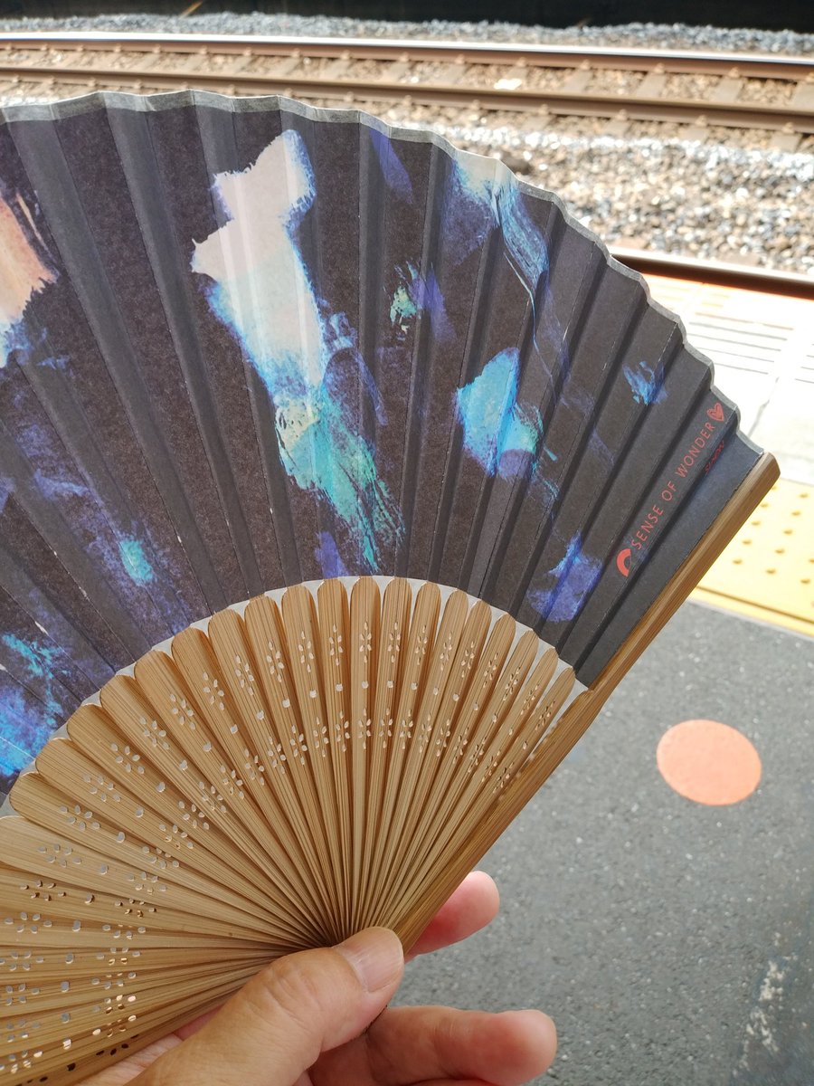 soraremido2's tweet image. 今日もSinonさんのSense of wonder扇子が大活躍の猛暑☀️

池田さん、笹川さんとの3人でのライブ✨めちゃ楽しみにしてる。発券してないけど。

行けるかどうかは明後日わかる

まさかの、
出演とかぶってるため

衣装のままでも、
ライブに行きたい！

早めの順番願う。

#sinon 
#すみジャズ2023