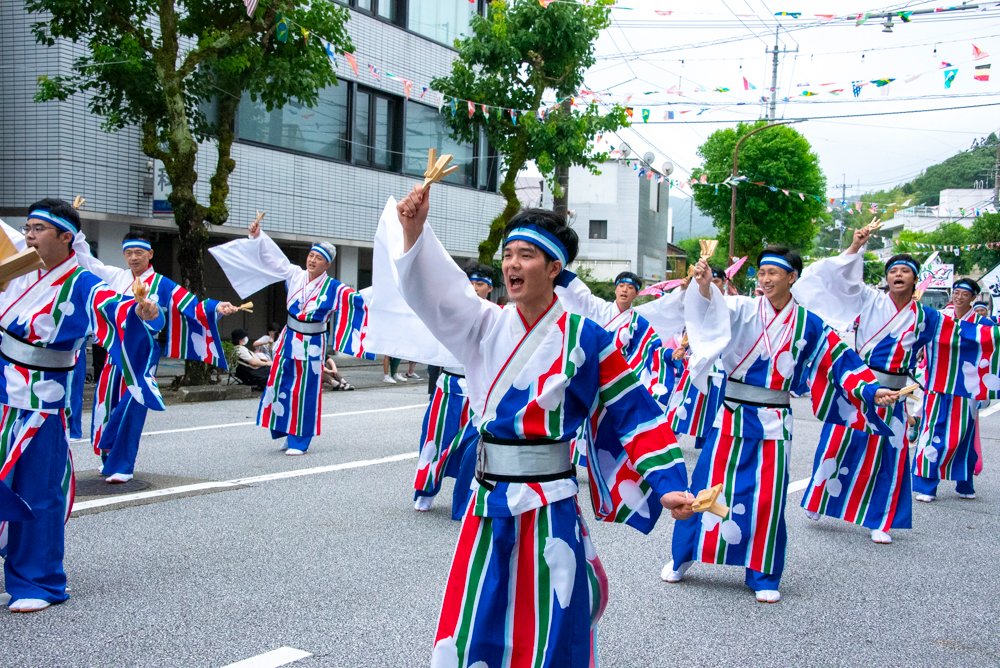 Tomo_Issy's tweet photo. 第70回高知よさこい祭り
高知銀行さん②
本番１日目@梅ノ辻競演場

#高知よさこい
#よさこい祭り2023 
#高知銀行
#梅ノ辻 https://t.co/8cHdnyn79W