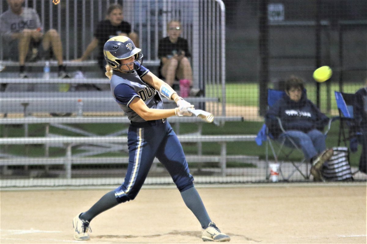 YNT_Christian's tweet photo. FINAL @York_Softball 8, @FcemfS 0
York: 
Kynli Combs 2 for 2, 2B, 2RBI
Ellie Peterson 2 for 3, RBI
Avery Albers 1 for 3, 2 RBI
Ellie Gartner 1 for 3, RBI
Maggie Rauert 1 for 3, RBI
Lauryn Mattox 1 for 3, RBI; 5 IP, 0 R, 6 H, 1 BB, 4 K https://t.co/sKhmZ87VH4
