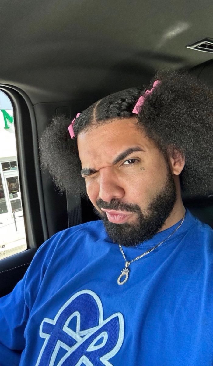 DailyLoud's tweet photo. Drake shares a new selfie 😂 https://t.co/6morF7had6