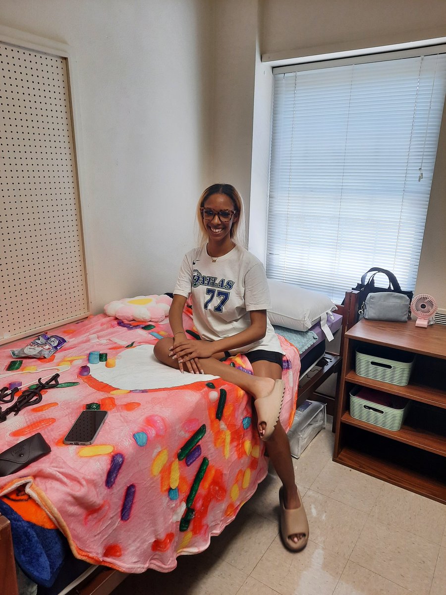 DJSD10's tweet photo. @Baylor #Move2BU #BU27 #SicEm Freshman move in complete! Proud Dad moment! https://t.co/AxSWXPi7G2