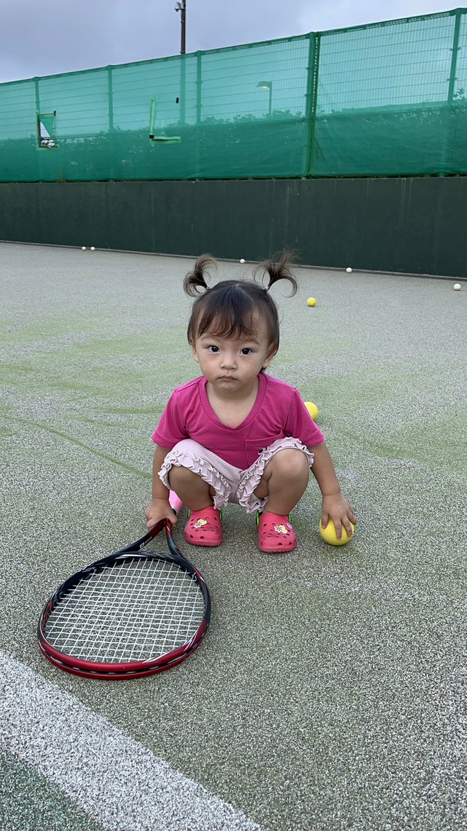 yomemaou's tweet photo. ちび魔王さんと姫魔王さん、赤魔王さん指導のもと特別レッスンしました🏋️🎾
きゃわわ〜〜〜🫰 https://t.co/S4xKbIAJeF