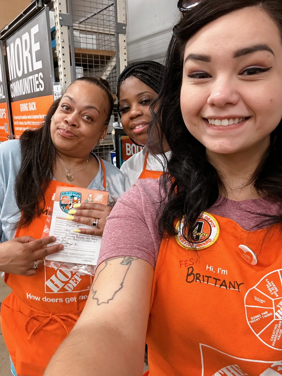 CXMBrittany's tweet photo. The A-Team! All of us got a credit Tuesday night but Mercie knocked out 8 credits all on her own! Celebrating that Shareholder Value! https://t.co/7nGUnpsFoJ