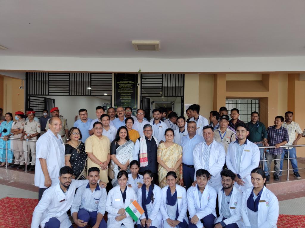 DMCHdiphu's tweet photo. Honorable Governor of Assam
Shri Gulab Chand Kataria ,visited DMCH Diphu &amp; interacted with patients, DMCH administration, members of DMCH Family , regarding patient care and implementation of various government schemes. 
@CMOfficeAssam 
@keshab_mahanta 
@PomiBaruah https://t.co/Q5m80Ti2nn