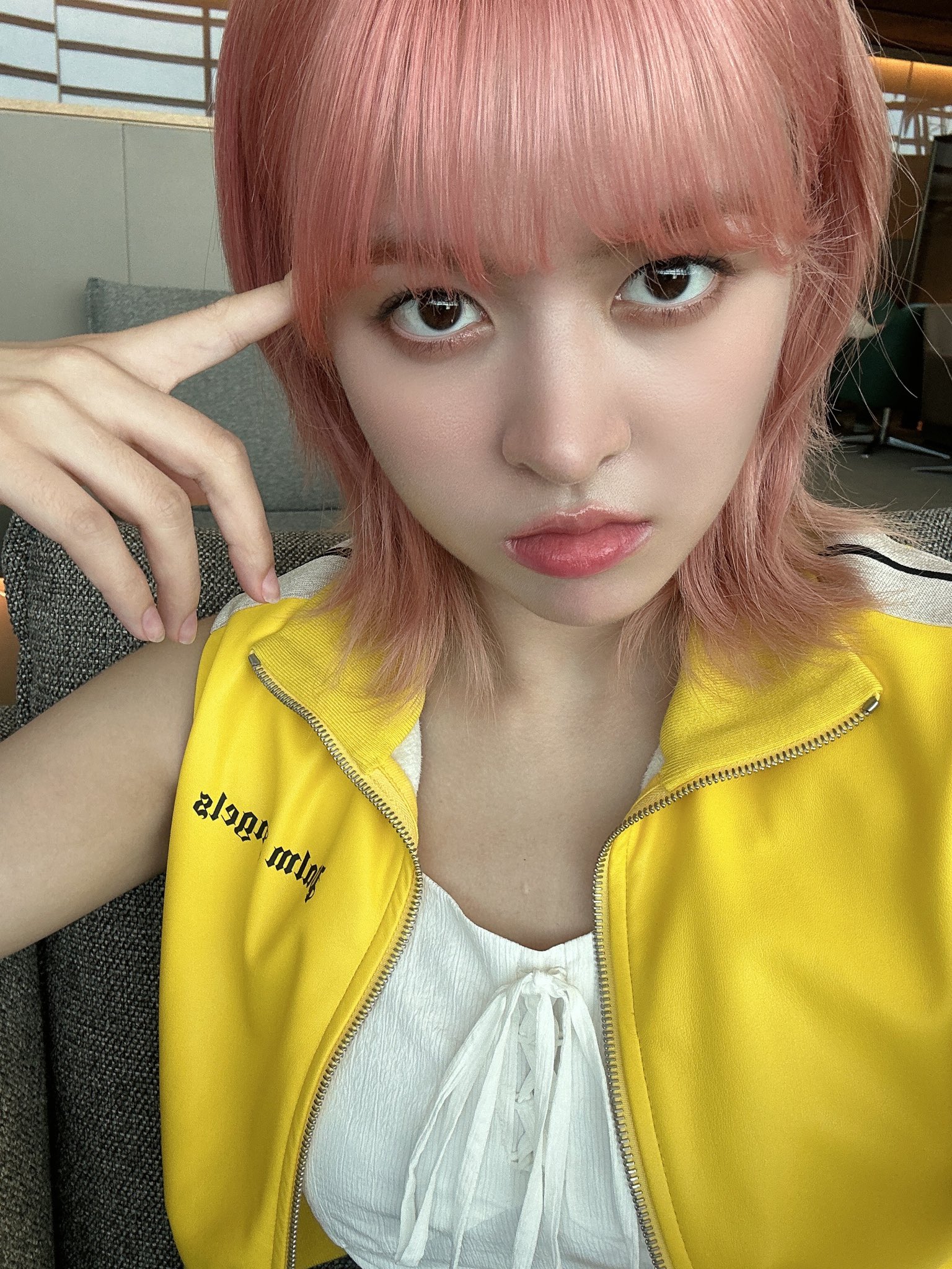 F3yS13iaoAEN3dW?format=jpg&name=large