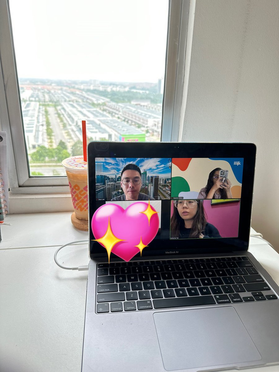 natashagideon's tweet photo. SPA Zoom signing ✍🏼 for million Ringgit KLCC property. Young investor working overseas. Bakal dapat passive income ribu-riban ✨ Very happy for her and hopefully I pun boleh follow suit. Muda lagi dah invest in KLCC property 🔥

If you wanna know about this project just buzz me https://t.co/b62vamfvjU

Starting price from RM6xxk 🙌🏼