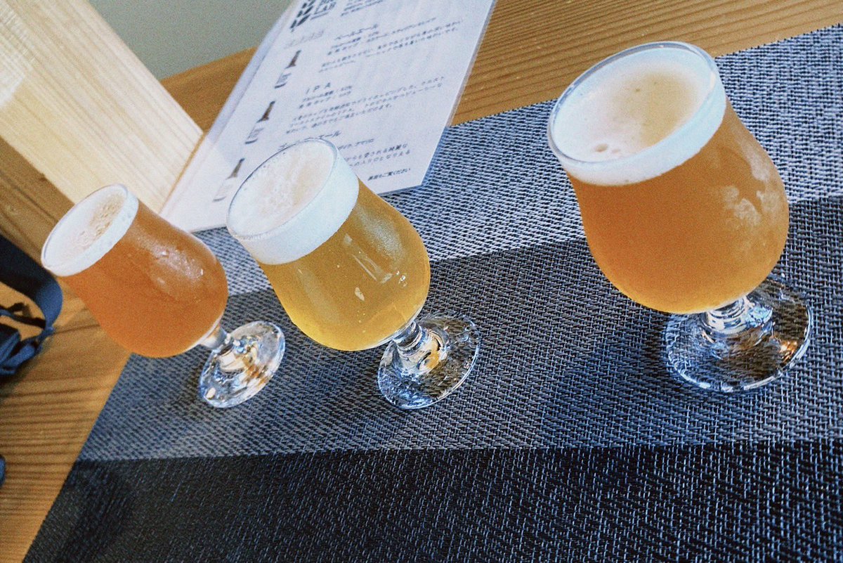SHOYA_lemoned's tweet photo. 初めてビールの飲み比べした!
香りも味も全然違う。香りはIPAが圧倒的。チーズが合う🧀
こんな所があったなんて知らんやった😋
#BREWLAB #白壁土蔵群 https://t.co/HbzbpC3qGD