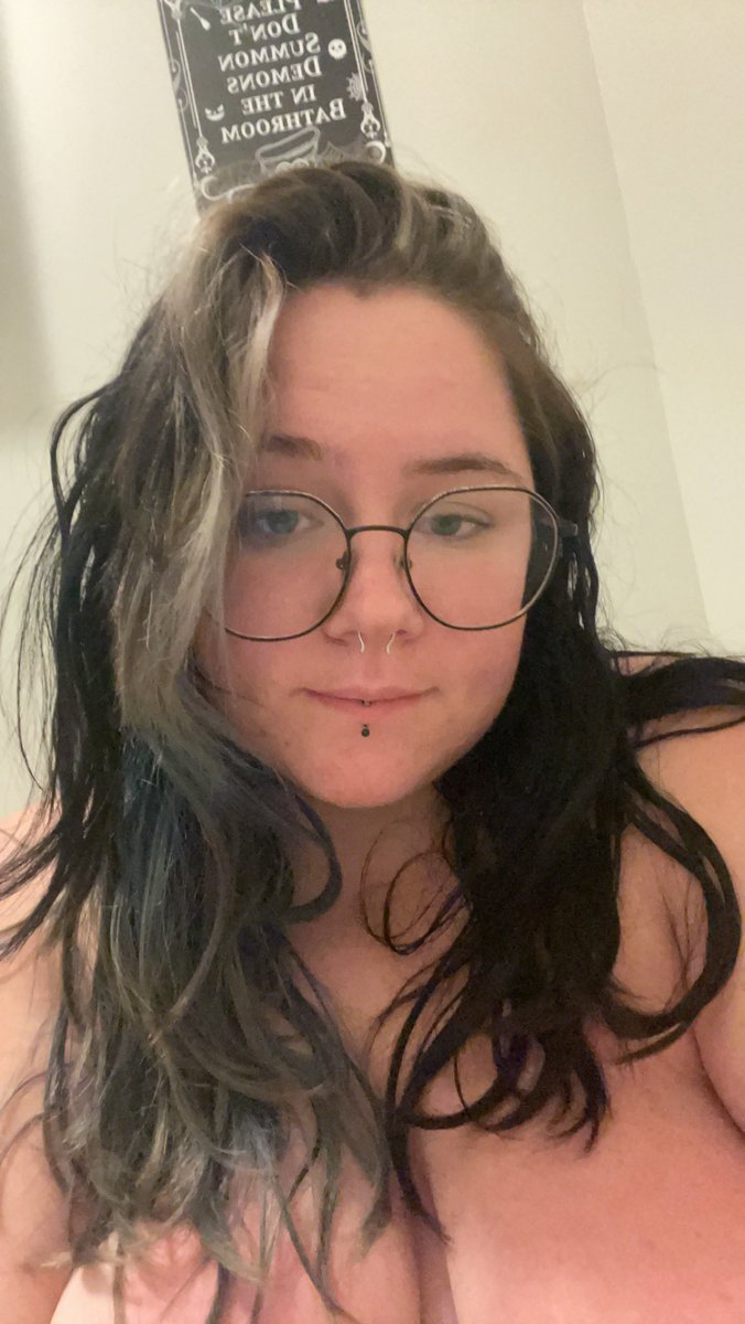 ringsofblood's tweet photo. Subscribe to my FREE #onlyfans 😘 

#sellingpics #sellingvids #sellingcontent #customcontent #sellingnudes #nudecontent #nudes #nsfw #onlyfans https://t.co/sThHYQOPYq