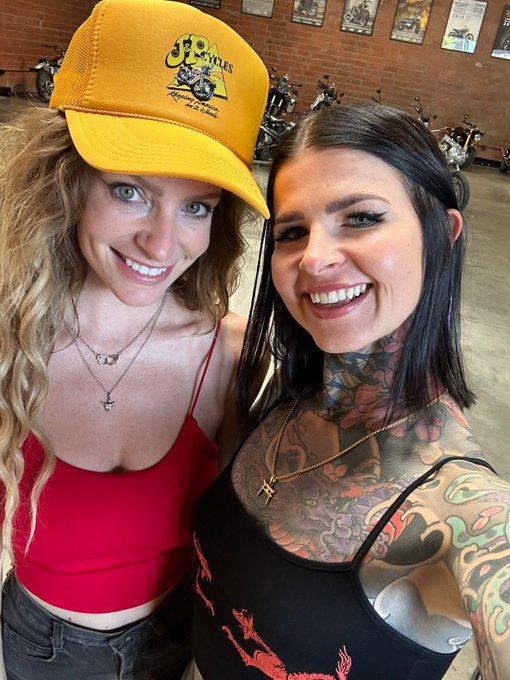 Met up with Biker Bethany at @BikeShedMC !!! When world&rsquo;s collide! https://t.co/Olxyt072YL<a class="tags" target="_blank" title="On Twitter" href="/?out=eyJ0eXAiOiJKV1QiLCJhbGciOiJIUzUxMiJ9.eyJpYXQiOjE3MjE0NzM1MDAsImlzcyI6InR3cG9ybnN0YXJzLmNvbSIsIm5iZiI6MTcyMTQ3MzUwMCwiZXhwIjoxNzUzMDA5NTAwLCJyZWRpcmVjdF91cmwiOiJodHRwczovL3R3aXR0ZXIuY29tL0Jpa2VTaGVkTUMifQ.tv7sGZ6bD73mVKzBPcyES9RNKe7nnyFfDwKjTZfRI4hDio2vceaXdcjUv3-XQRkuqzOTbv5ytsP8WBbllesAwQ">@BikeShedMC</a>